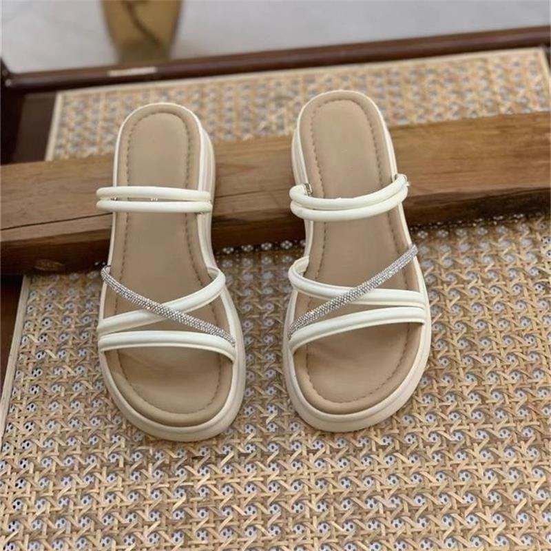 Stepping on shit with soft soles and two slippers for women's summer wear 2025 new fashionable and versatile comfortable casual non-slip beach shoes