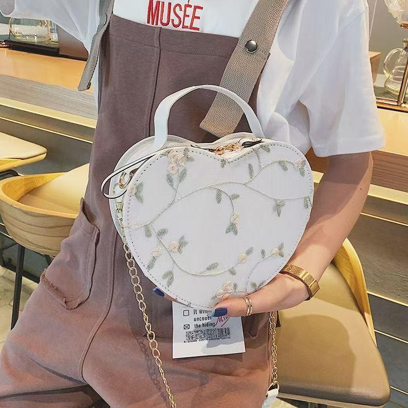 

Small fresh love bag, new fashionable and simple one-shoulder oblique span bag, Korean version of versatile foreign style box bag wholesale