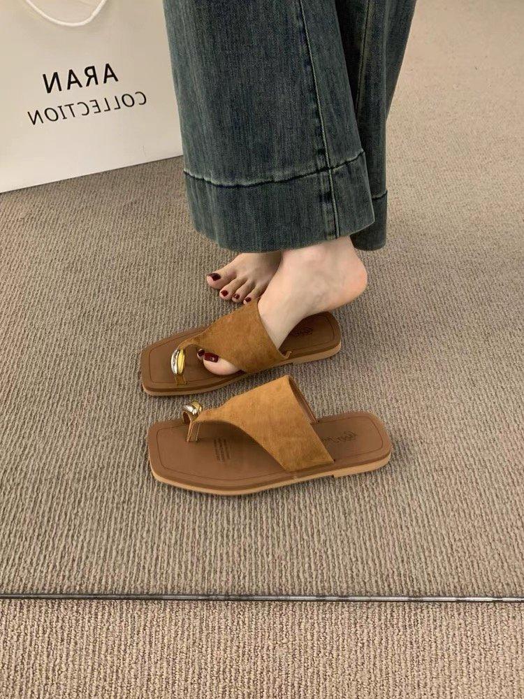 Fashion Casual Cover Toe Flat Slippers Women's Summer Wear 2025 New Seaside Vacation Beach Shoes Roman Cool Slippers