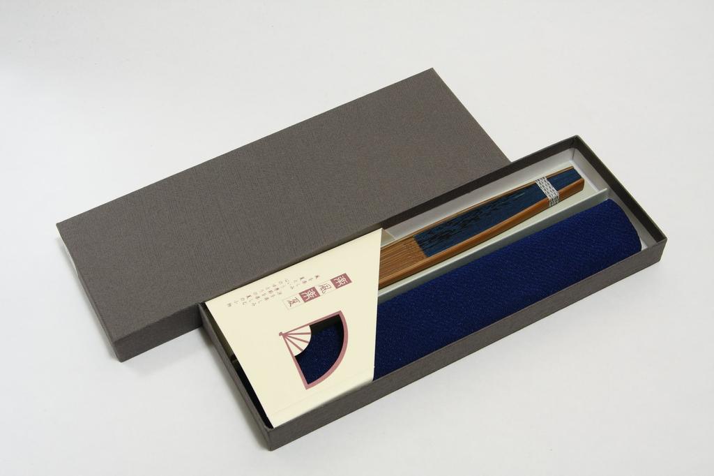 Hasegawa Men's Frog Fan, Blue, with Bag and Presentation Box