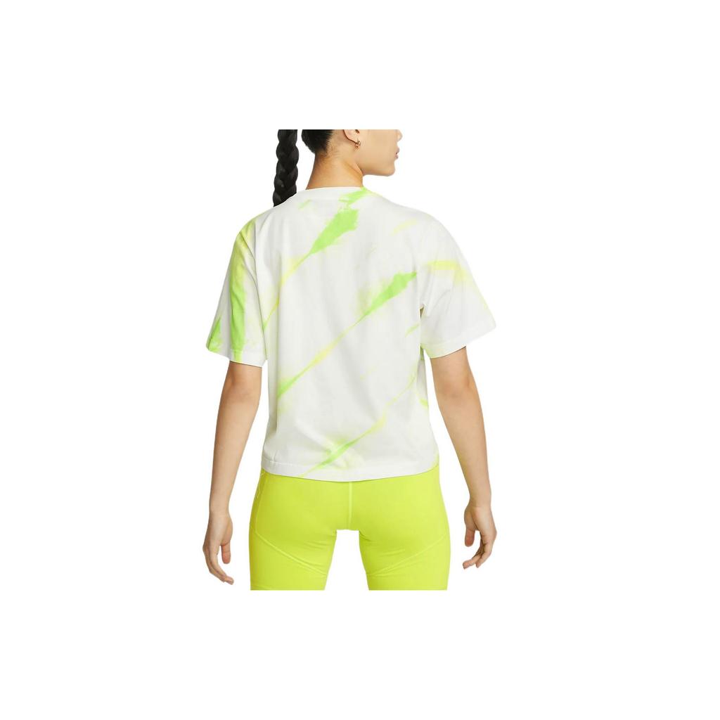 Nike T Shirts Women's White Crew Neck Moderate Straight Fit DQ3142-100