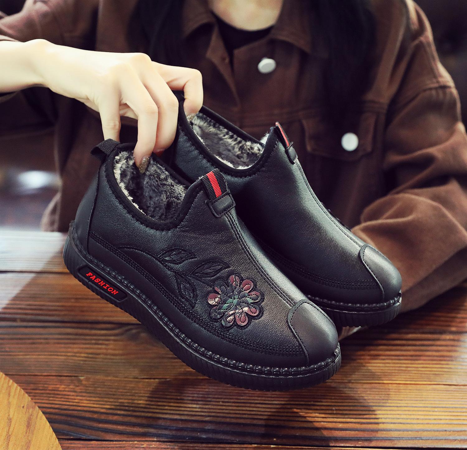 

2025 зима новые туфли для мамы среднего и пожилого возраста теплые хлопковые туфли на толстой подошве зимние сапоги нескользящие на мягкой подошве обувь для пожилых 39