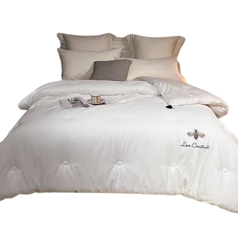 

Yiyiai Bee Print All-Season Quilt