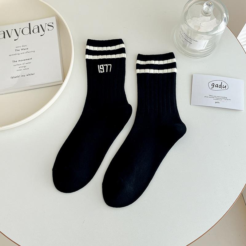 Women's Spring and Autumn Striped Boneless Mid Calf Cotton Socks