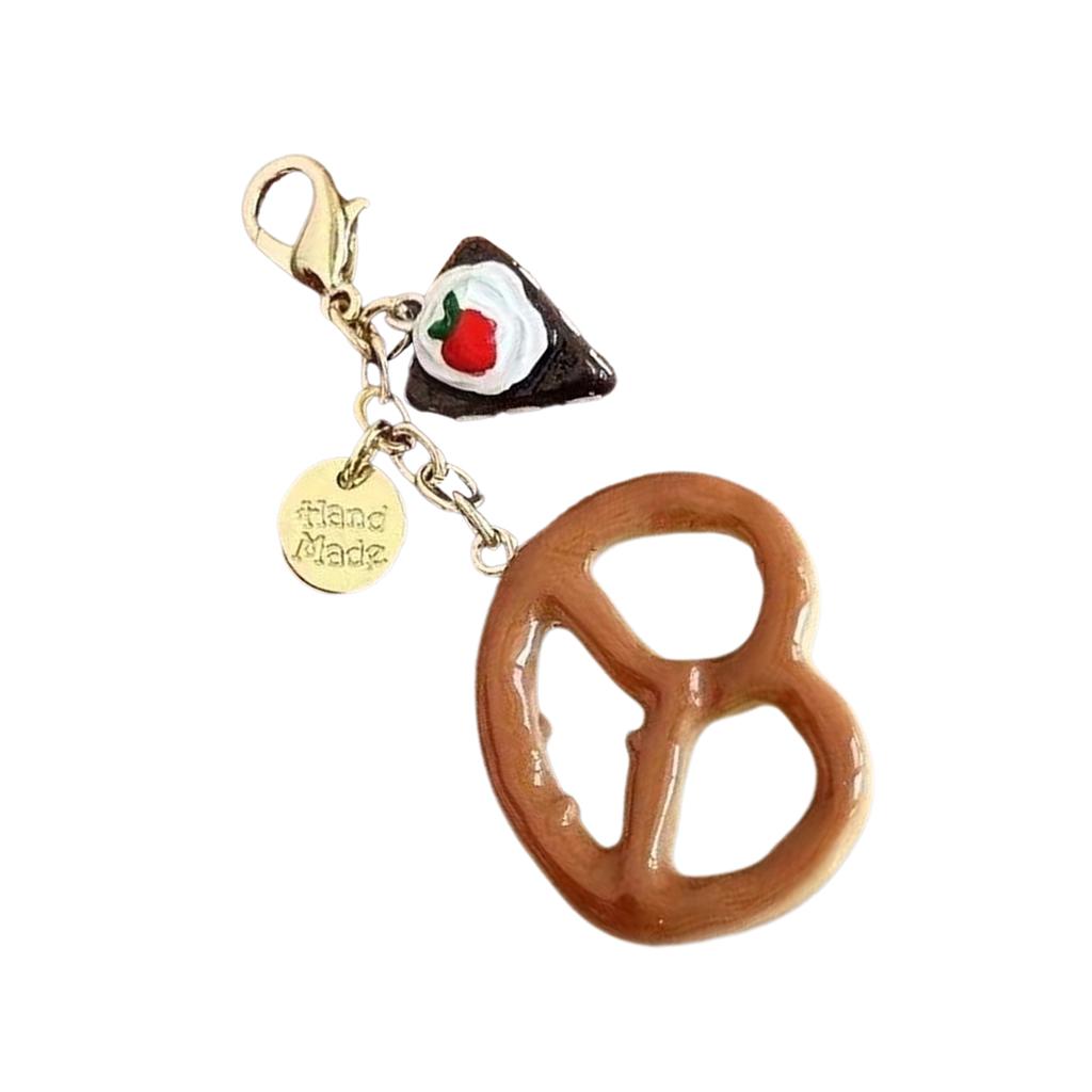 Realistic Chocolate Pretzel Bread Coin Purse Keychain Accessory Bag Pendant For Fashionable Adults And Students