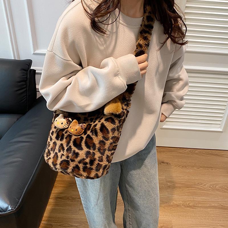 New Cute Plush Bucket Bag Single Shoulder Oblique Span Niche Fashion Design Sense Leopard Print Personalized Portable