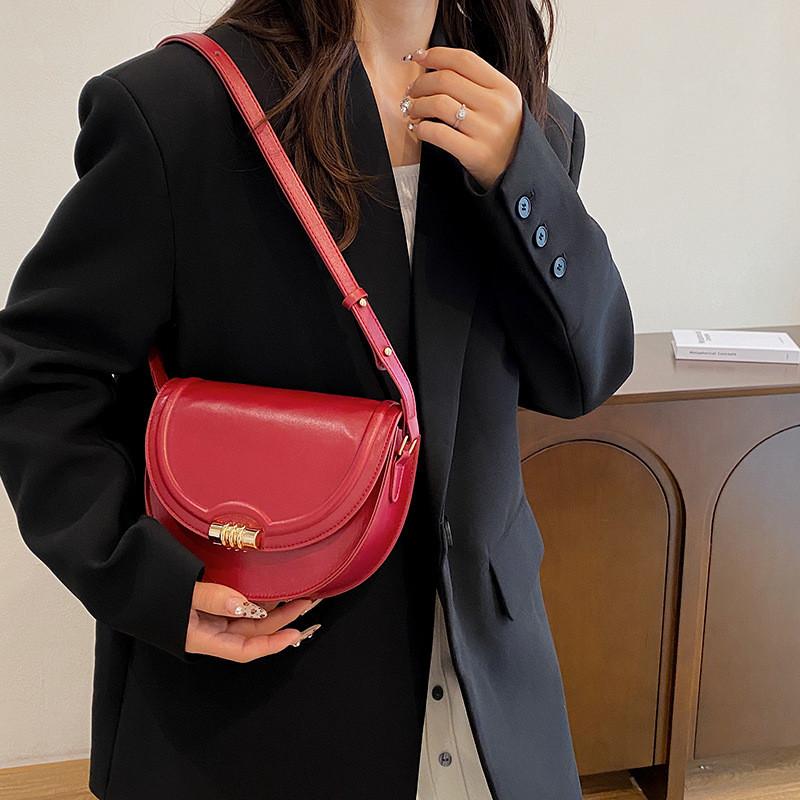 Stylish Vintage Saddle Bag For Women With Trendy Colors And Soft Pu Material