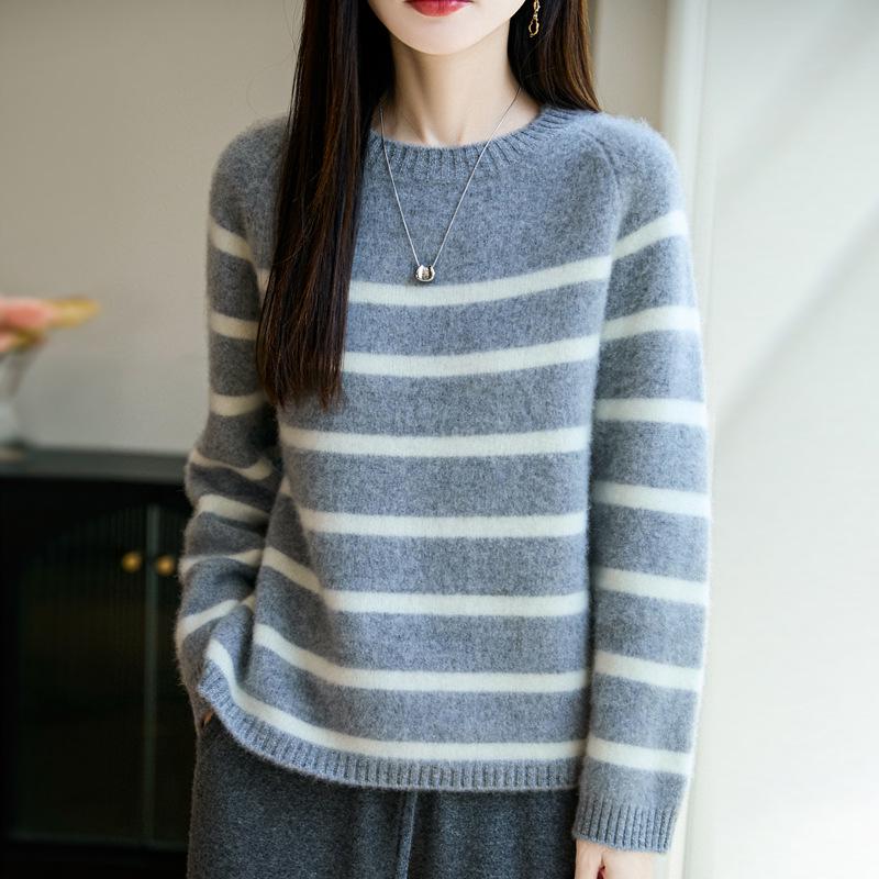 Women's Stylish Striped Loose-Fit Round Neck Wool Sweater - Soft Inner Layer for Fall & Winter