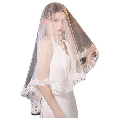 Lace Flower Trimmed Wedding Veil Short Bride Veil Headpiece for Bridal Shower Wedding Ceremony Head Accessories