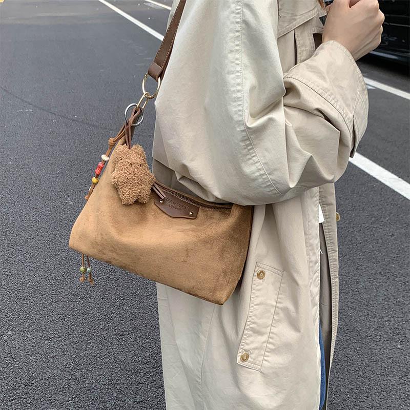 Retro bag women's autumn and winter niche design single shoulder messenger bag dumpling bag