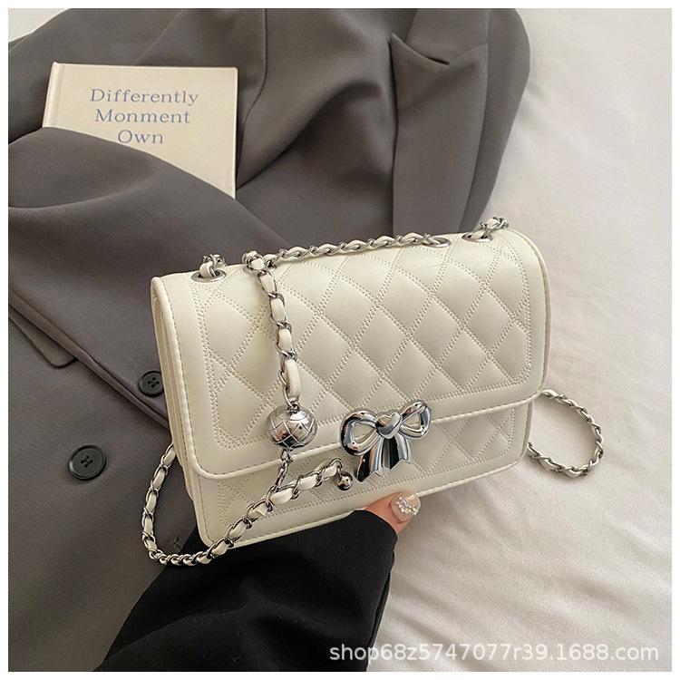 

Модная сумка-цепочка с бриллиантами женская 2025 лето новая сумка через плечо популярный тренд для поездок на работу маленькая квадратная сумка белый