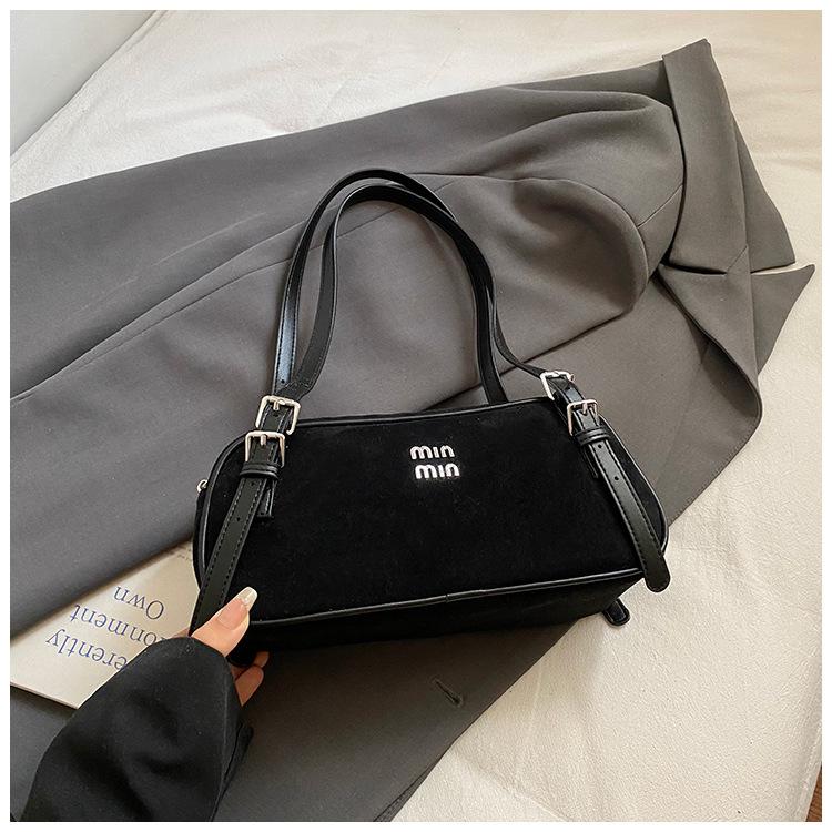 Универсальная замшевая сумка-багет под мышкой женская 2025 новая модная матовая сумка-подушка модная дорожная сумка через плечо