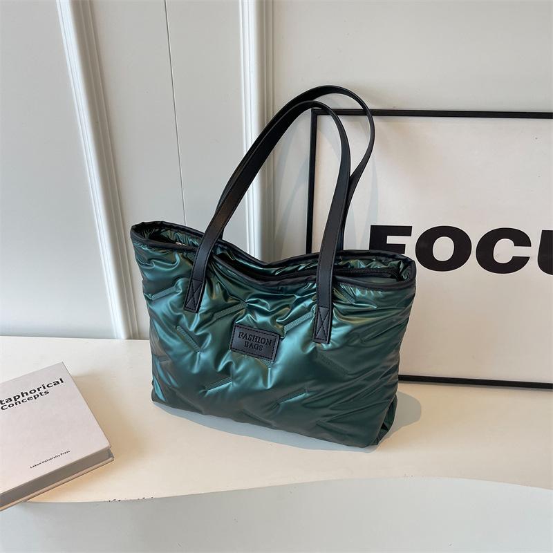 2025 New Shoulder Tote Bag Simple Large Capacity Women's Bag Casual Fashion Handbag Trendy Versatile Commuter Bag