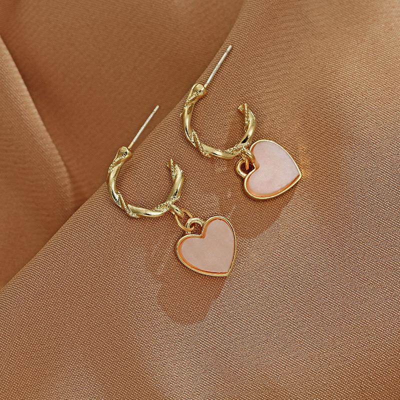 

Korean Sweet Heart S925 Silver Earrings - Cute, Versatile, Fashionable Metal Studs