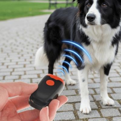 Répulsif ultrasonique intelligent pour chien Lumière LED Dispositif d'éloignement des chiens Dispositif dissuasif d'aboiements Dressage d'animaux de compagnie