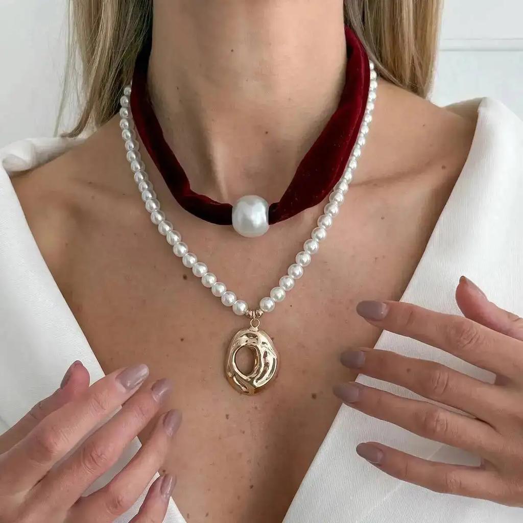 2026 Fashion 2Pcs Retro Leopard Print Velvet Imitation Pearl Necklace Women Trend Geometric Metal Pendant Choker Jewelry Gift