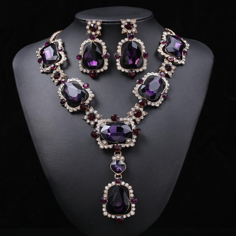 Retro Exaggerated Necklace Set: Large Gemstone Clavicle Chains for Women