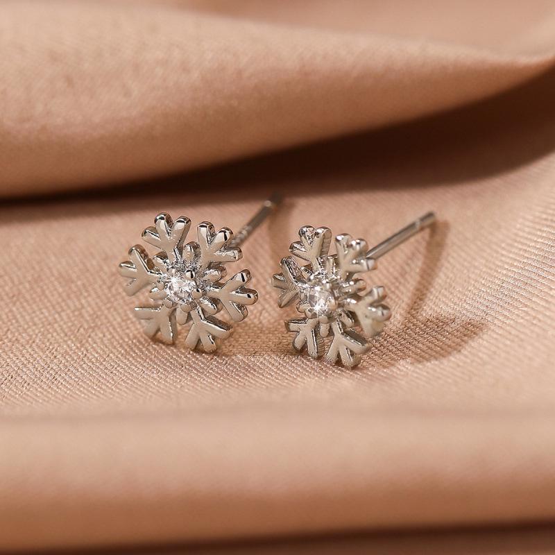 Mini Sparkling Snowflake Stud Earrings, Women’s Simple Temperament Christmas Jewelry