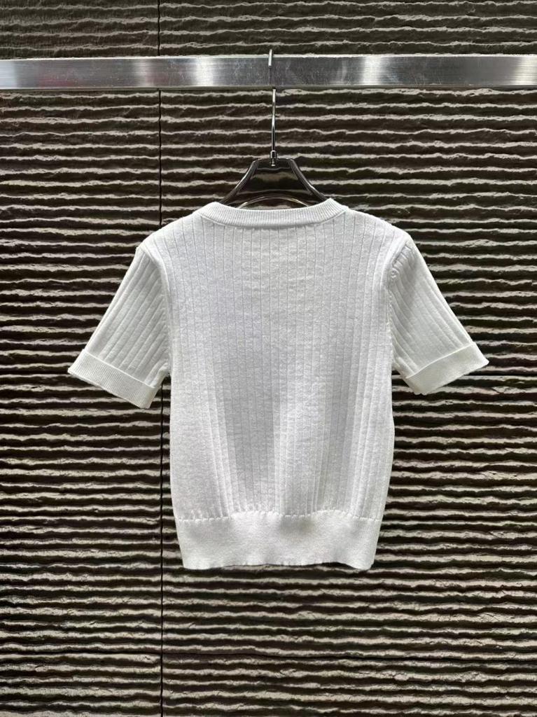 Shenjia 2026 Spring Solid Color Round Neck Knit Top with Brooch