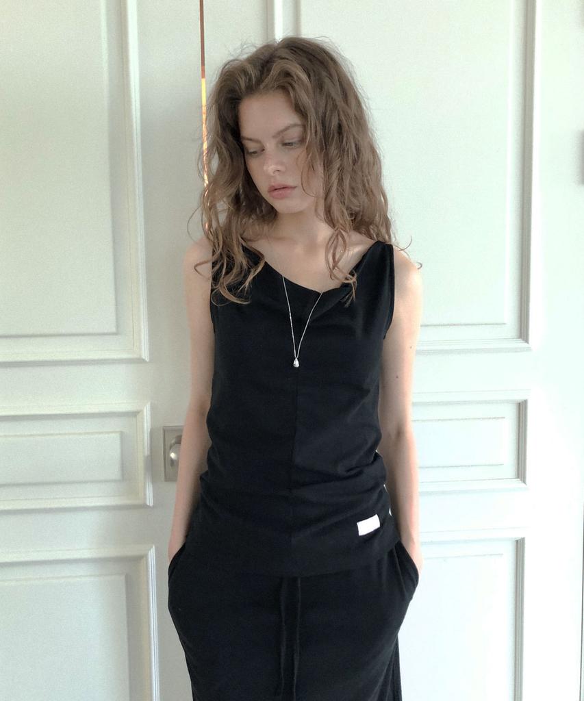 DELIDI Wave Sleeveless Blouse (Black)