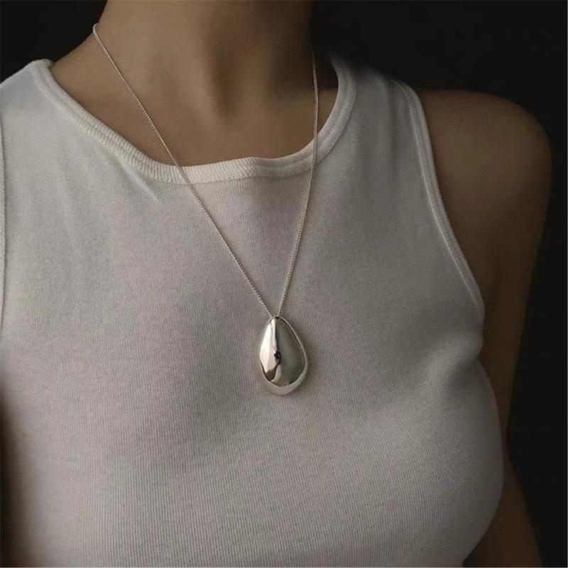 Chic Pendant Necklace with Smooth Waterdrop Charm Personalized Waterdrop Pendant Neck Jewelry Modern Neckchain Adornment