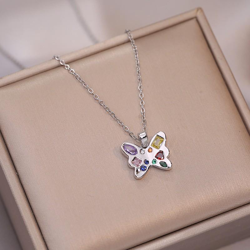 Women's Fashion Heart Pendant Necklace - Elegant, Simple Design, Versatile Clavicle Chain Jewelry