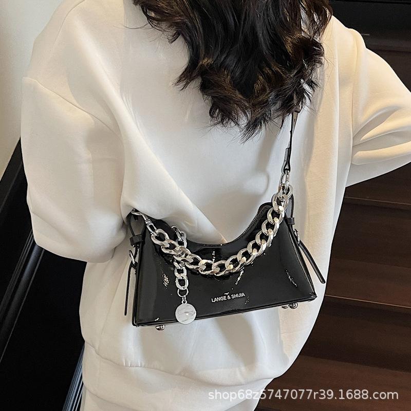 2025 Spring New Chain Crescent Bag French Niche Commuter Crossbody Bag Commuter Women's Shoulder Bag