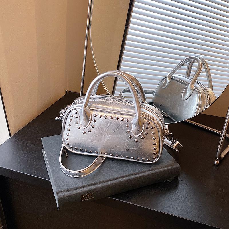 Summer Versatile Messenger Bag Women's New High-end Fashion Casual Rivet Portable Small Bag