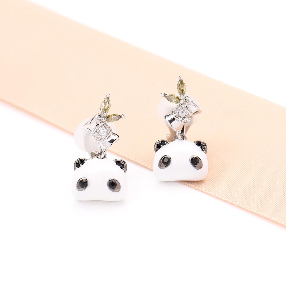 Cute and cute oil-dripping panda earrings, gold-plated and diamond-encrusted versatile earrings, women's versatile and childlike earrings.