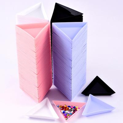 10 Stück Nützliche Großvolumige Langlebige Aufbewahrungstabletts für Nagelschmuck Dreieckige Kunst Diamant-Display für Salon