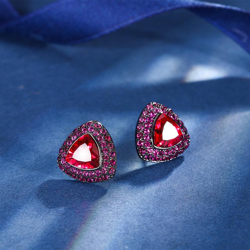 Ювелирные изделия Медное основание Позолоченные Ретро Имитация Красный Корунд Синий Шпинель Черное Золото Персонализированные Серьги-гвоздики Основные 8 * 8