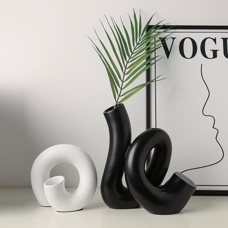 

Creative Geometric Circle Ceramic Vase Pipe Winding Black and White Flower Vase Porcelain Artifact Home Decoration Accessories