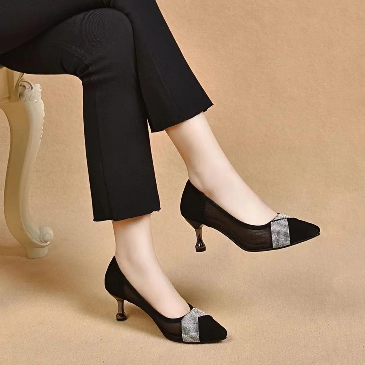 

Женские туфли-лодочки Осенние черные туфли для женщин Хрустальный высокий каблук Платье Острый носок Грация Удобные низкие каблуки Сексуальные женские туфли на высоком каблуке 43