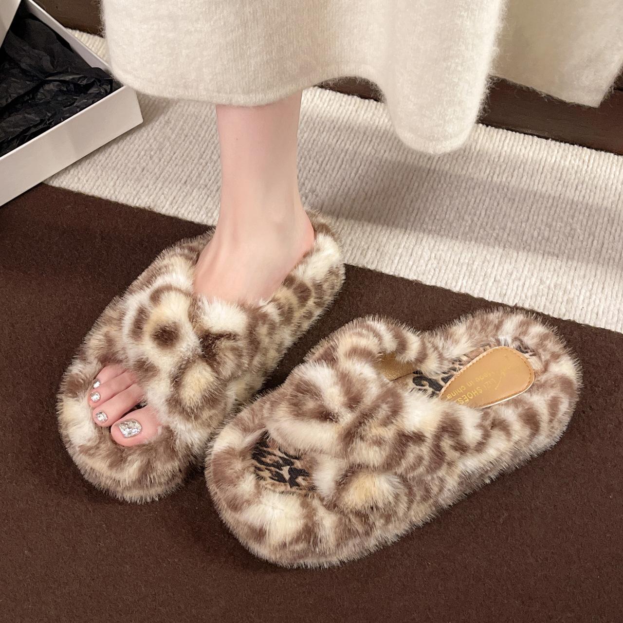 

Леопардовый принт толстая подошва увеличивающие рост пушистые тапочки женская одежда 2025 новая осенне-зимняя мода домашние пушистые хлопковые тапочки 40