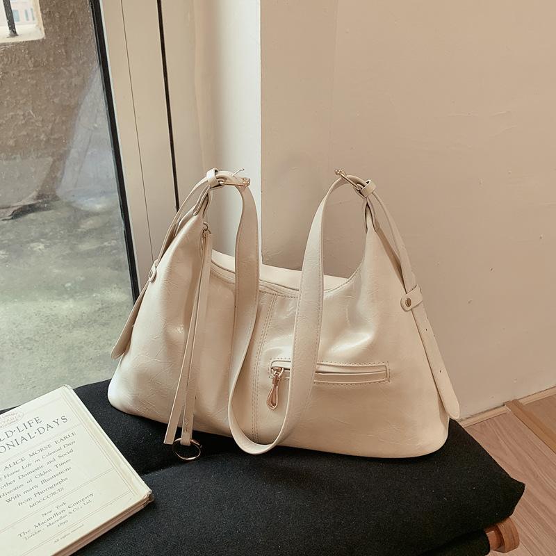 Trend messenger bag women's autumn fashion niche commuter shoulder bag high value retro underarm bag