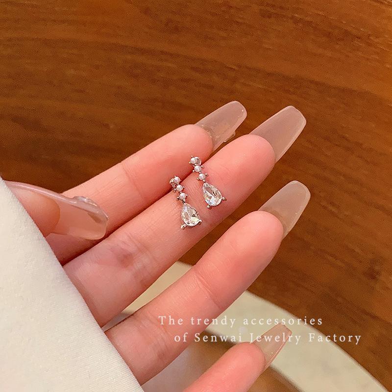 Flash diamond water drop pearl stud earrings women s small temperament Internet celebrity earrings New earrings