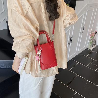 Today's Fashion Hand-carried Bucket Bag Women's New Summer Texture Shoulder Messenger Bag Mobile Phone Bag