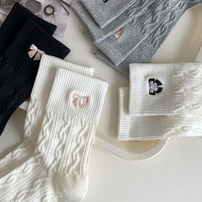 5 Pairs of Female Spring and Autumn Sweet Bow Pure Color Hemp Pattern In The Tube Pile Pile Cotton Socks
