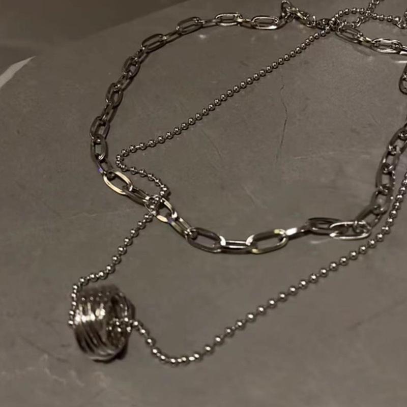 Light luxury niche high-end sense stacked necklace female autumn retro hip-hop simple cold wind collarbone chain accessories