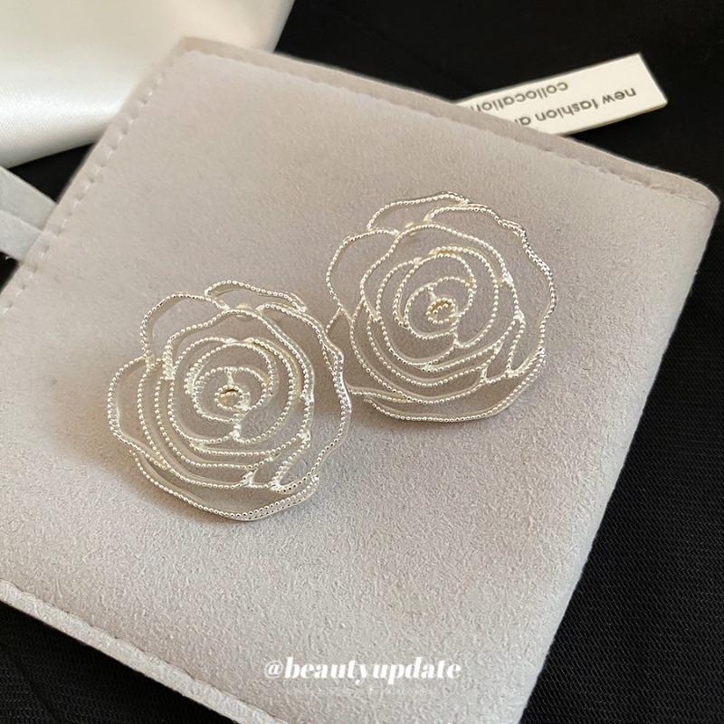 Silver Needle Metal Wind Flower Hollow Stud Earrings Light Luxury Exaggerated Personality Beautiful Earrings Niche Design Earrings