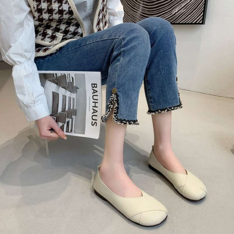Korean version of student literature and art spring and autumn new comfortable shallow mouth mother single shoes versatile Mori flat bottom one ped
