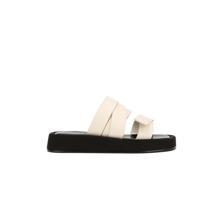 Wrap around the belt~ Su Yinyin wears summer Roman shoes with the same square head thick sole cross strap cool slippers women's slippers