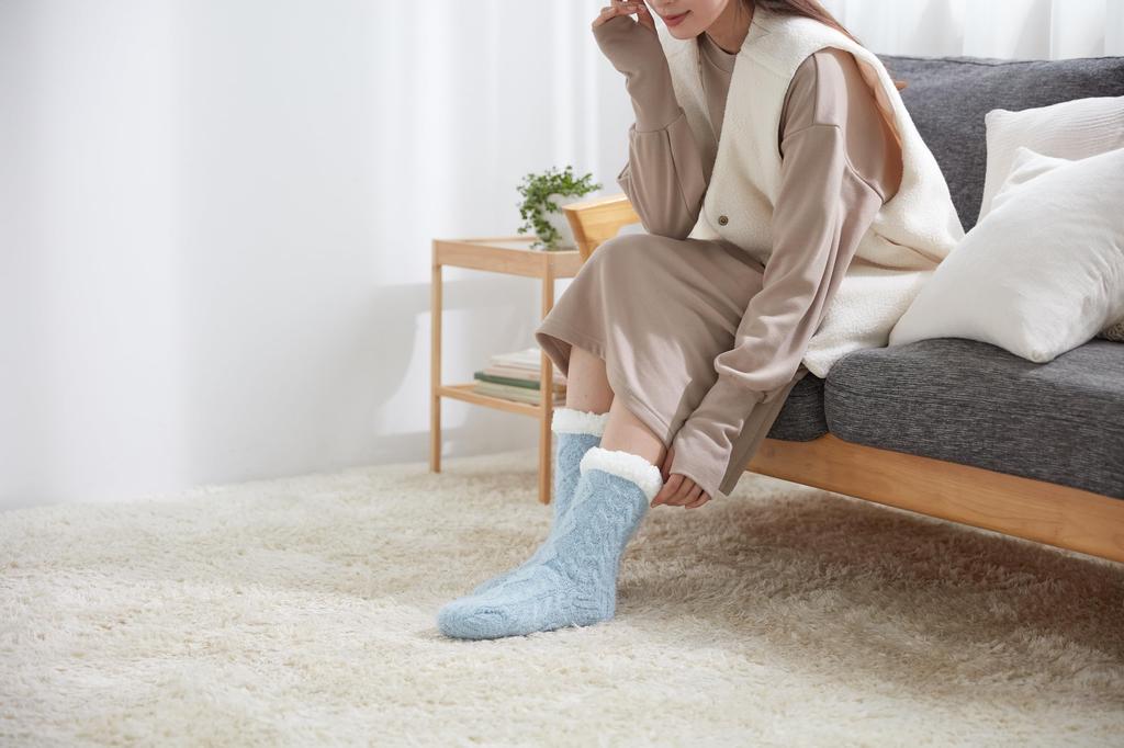 Gunze Warm Socks with Boa Cold Weather Protection UCHI-COLLE Women's Lining, Fluffy, Mid-Length,