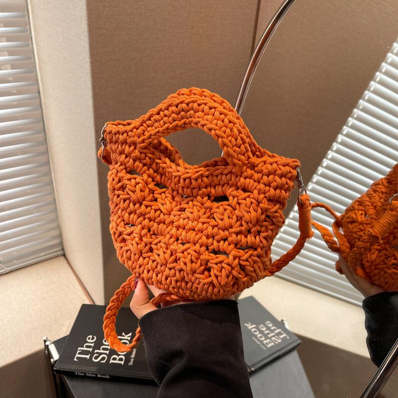 Popular Niche Woven Bags Women's New Versatile Messenger Bags Fashionable Portable Bucket Bags