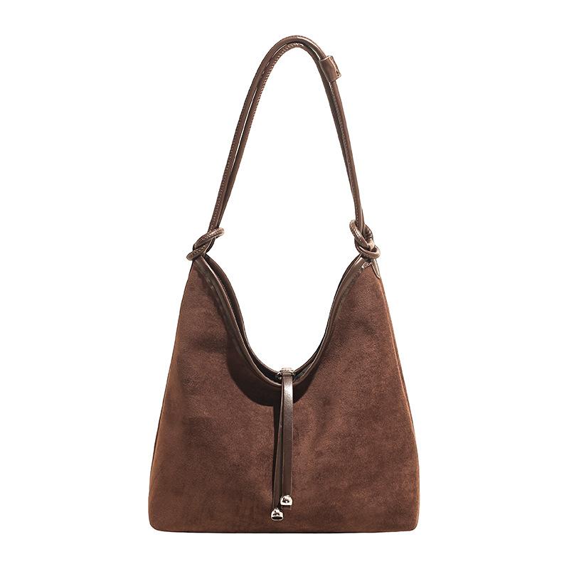 Women's Bags Are Popular Today, with High-capacity Single Shoulder Texture. New Casual Trend Commuter Tote Bag.