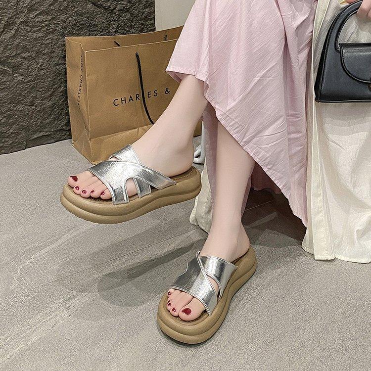 Slippers Women's Summer Outer Wear 2025 New High-end Skirt Comfortable and Not Tired Feet Seaside Beach One-word Drag
