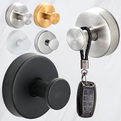 מהדקים וקרסים – מתלים לבגדים