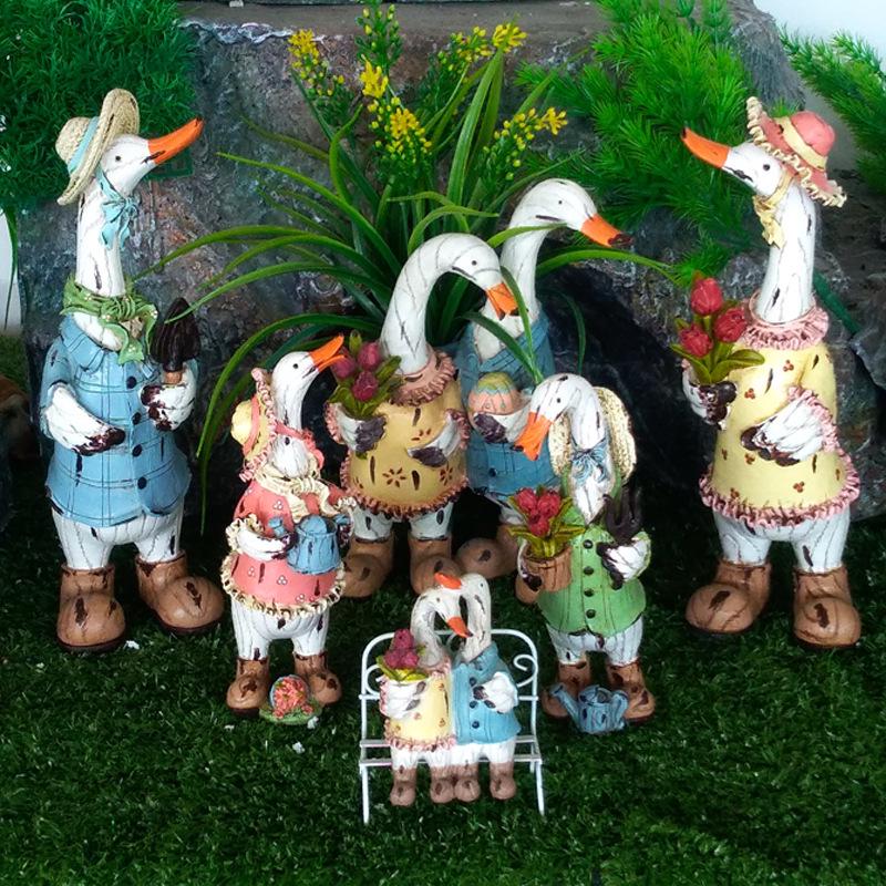 Hand-painted Resin Country Duck Ornaments for Home & Garden
