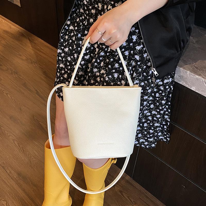 Simple and trendy hand-carried bucket bag women's 2025 spring and summer new fashion versatile shoulder bag niche high-end women's bag