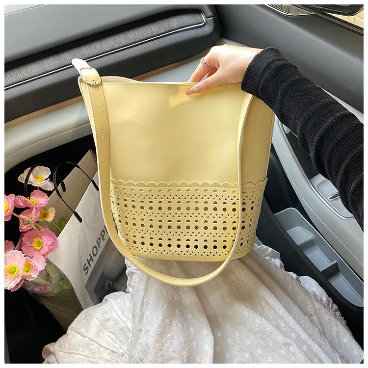 Niche design texture simple fashion hollow tote bag new fashion versatile bucket shoulder bag